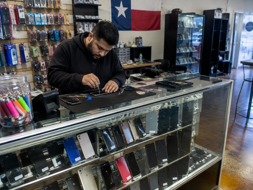 Smoke shop owner adds phone repair